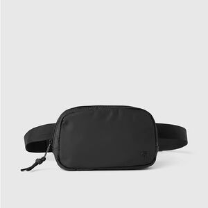 NWT GapFit 100% Recycled Belt Bag